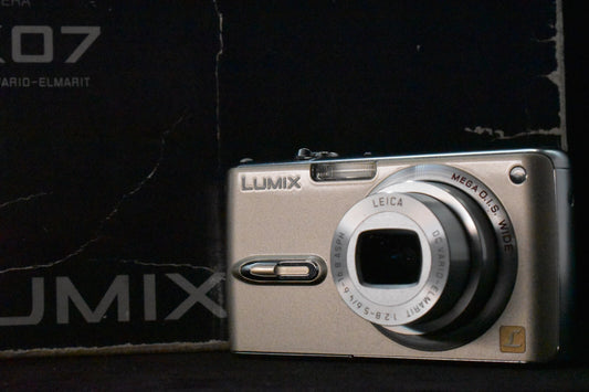 [1 Yr Warranty] Panasonic Lumix DMC-FX07 Compact Digital Camera 7.2MP Gold 6426