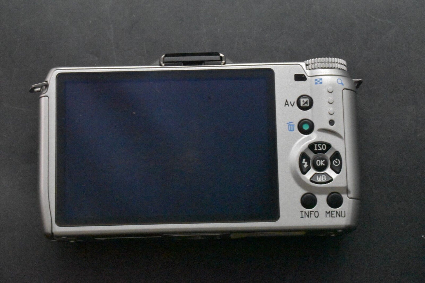 Pentax Q7 Silver Digital Mirrorless camera with 5-15mm Lens [N MINT SC 990] 5316