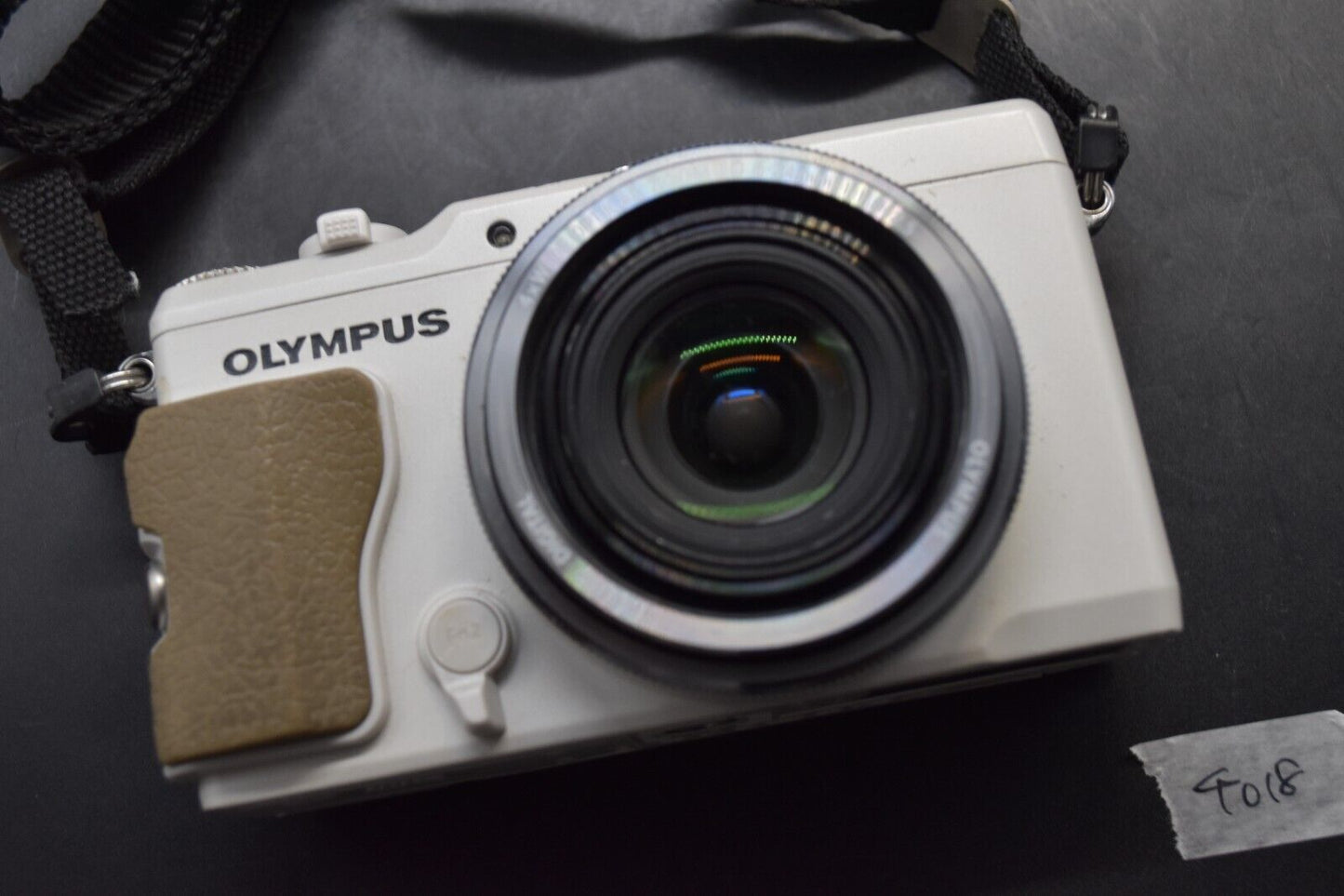 OLYMPUS STYLUS XZ-2 12.0MP White DIGITAL CAMERA From JAPAN 【NEAR MINT】 4018