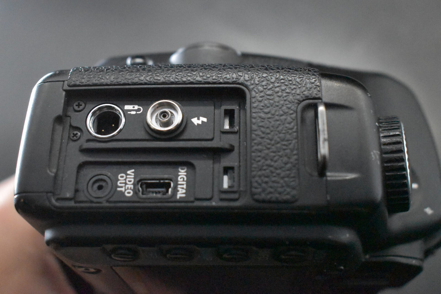 [1 Yr Warranty] Canon EOS 5D Digital SLR Full Frame Camera Body Only 6644