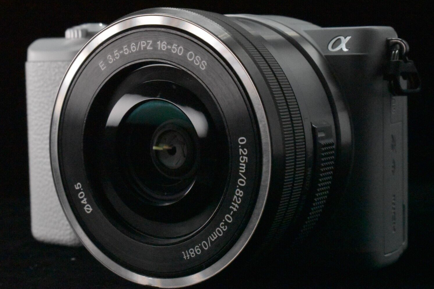 Sony Alpha a5100 Mirrorless White w/E 16-50mm Lens [Casi COMO NUEVO- SC...