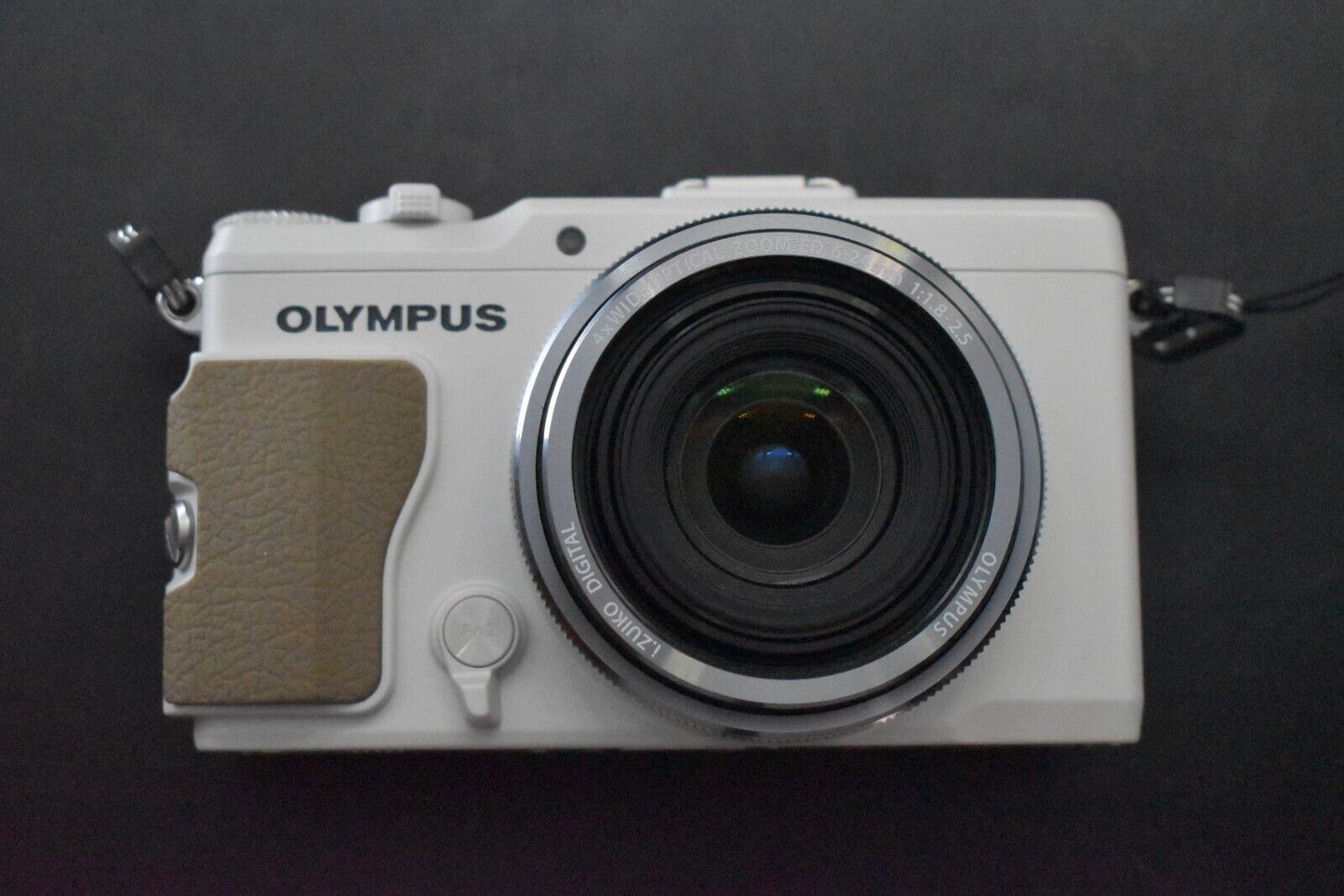 [1 Yr Warranty] Olympus STYLUS XZ-2 12.0MP Point Shoot Digital Camera White 5657