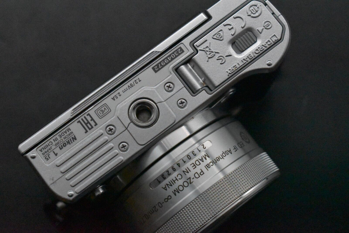 Nikon 1 J5 DSLR Mirrorless Digital Camera with Lens Silver [MINT- SC 1069] 5389