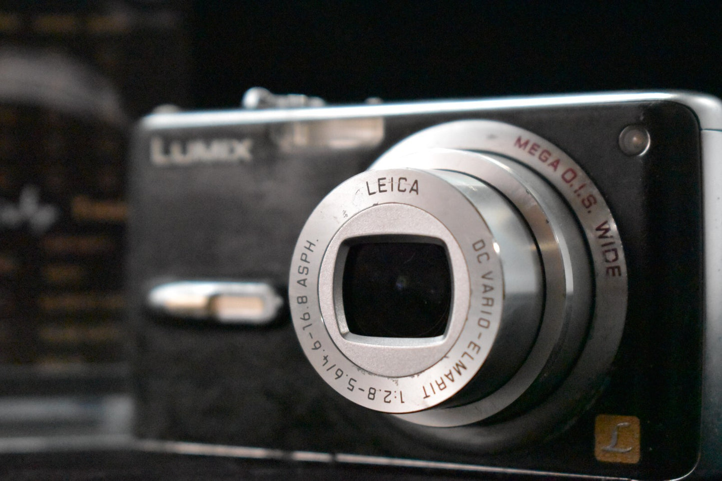 [1 Yr Warranty] Panasonic Lumix DMC-FX07 Compact Digital Camera Black 6411