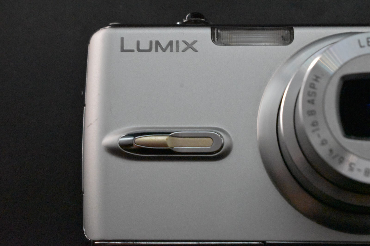 [1 Yr Warranty] Panasonic Lumix DMC-FX07 Compact Digital Camera Silver 6413