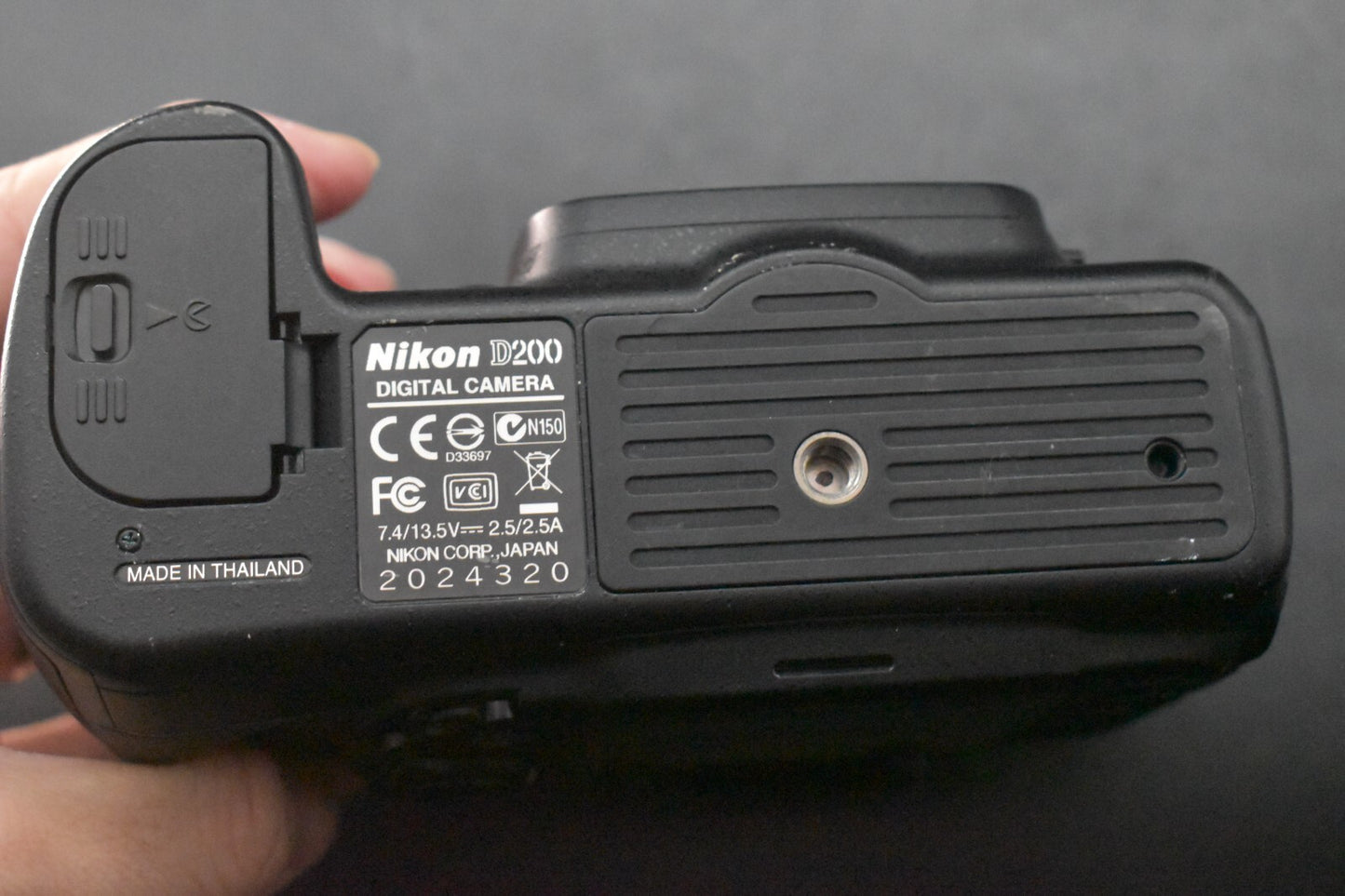 [1 Yr warranty] Nikon D200 10.2MP Digital SLR Camera Black Body Battery 6323