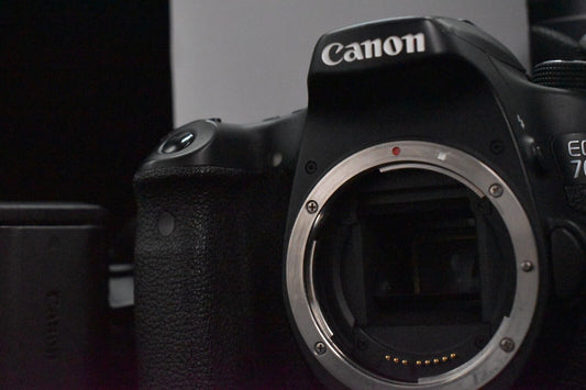 Canon EOS 70D 20.2MP Digital SLR Camera Body JAPAN [ALMOST MINT SC 15%] #5401