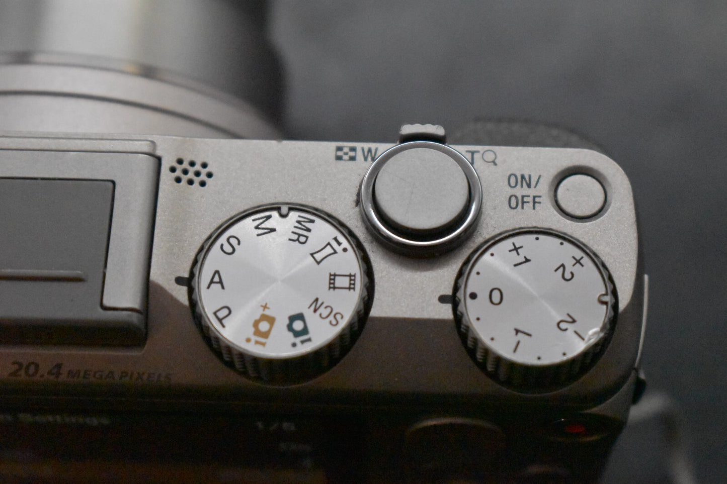 [1 Yr Warranty] SONY Cyber-Shot DSC-HX50V 20.4MP 30X Zoom Digital Camera 6585