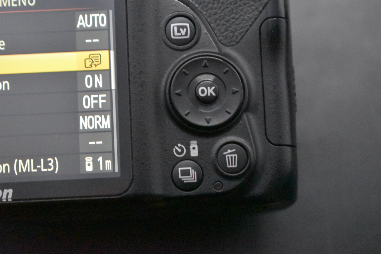 [1 Yr Warranty] Nikon D3300 DSLR Digital Camera with Lens 6391