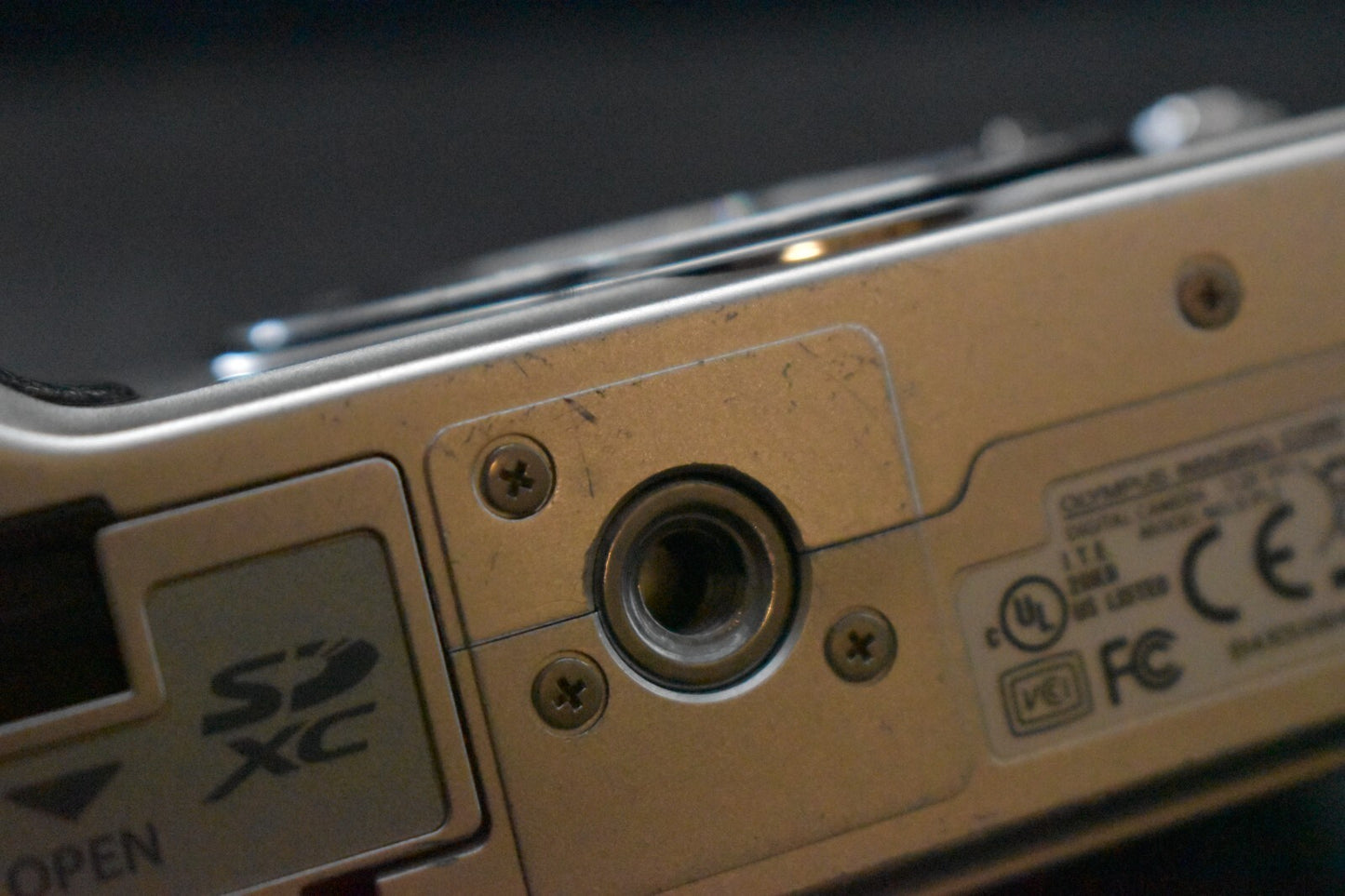 [1 Yr Warranty] Olympus PEN E-PL2 Digital Camera Body with Lens Silver 6075