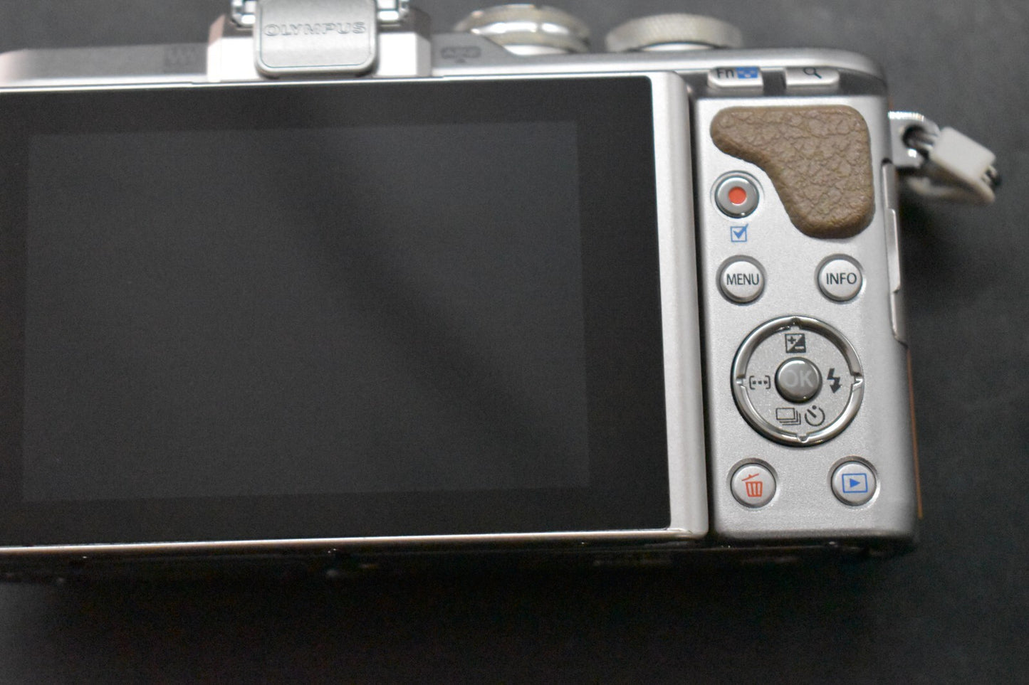 [1 Yr warranty] Olympus E-PL8 Digital Micro Four Thirds Digital Camera 6401