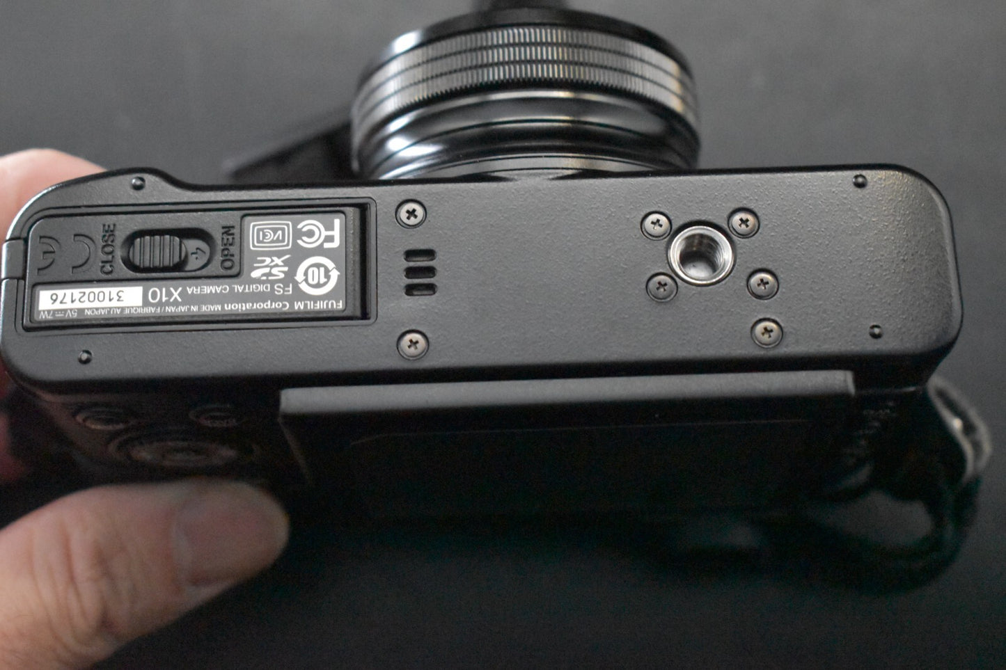 [1 Yr Warranty] Fujifilm X10 Black pPoint and Shoot Compact Digital Camera 6284