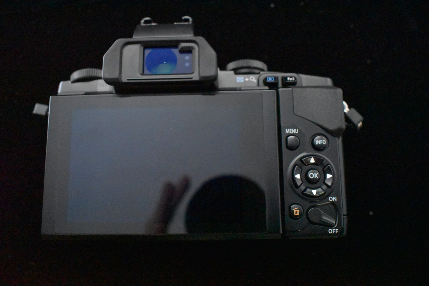 [1 Yr warranty] Olympus OM-D E-M5 Mirrorless Digital Camera with Lens Black 6683