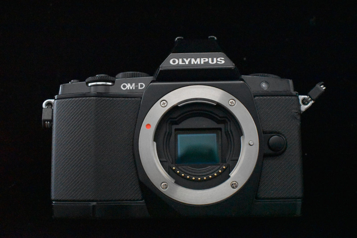[1 Yr warranty] Olympus OM-D E-M5 Mirrorless Digital Camera with Lens Black 6702