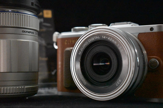 [1 Yr warranty] Olympus E-PL8 Digital Micro Four Thirds Digital Camera 6401