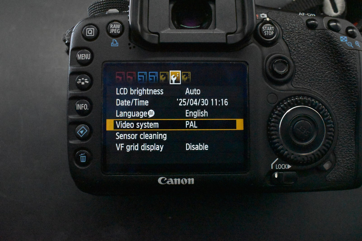[1 Yr warranty] Canon EOS 7D DSLR Digital Professional Camera From Japan 6192