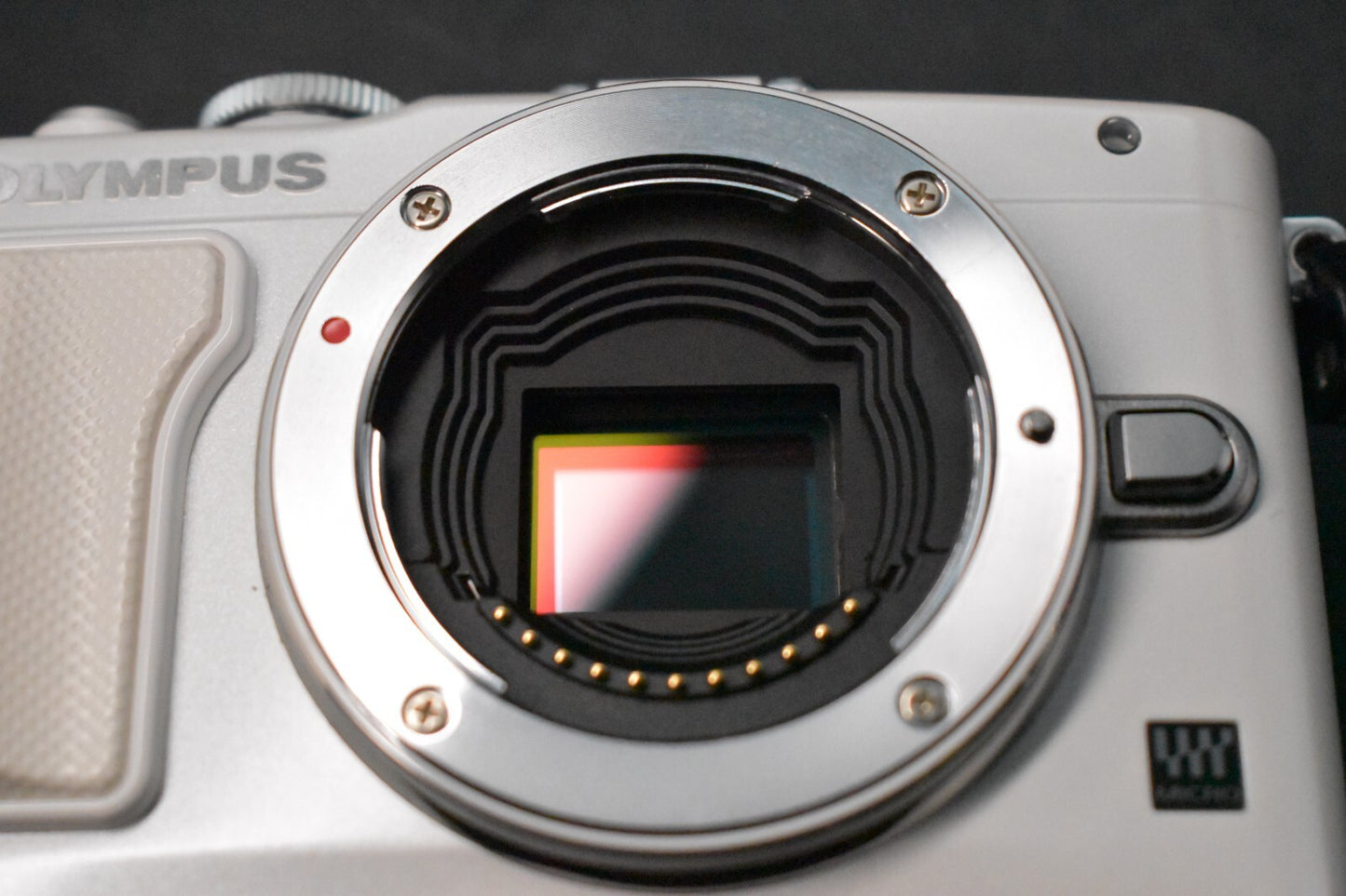 [1 Yr Warranty] Olympus Pen Lite E-PL6 16.0MP Body White with 2 Lenses 6140