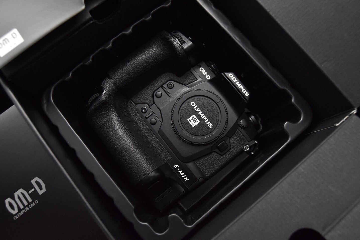 Olympus OM-D E-M1X 20.4MP Digital SLR Camera From Japan 【MINT- SC 45634】2211