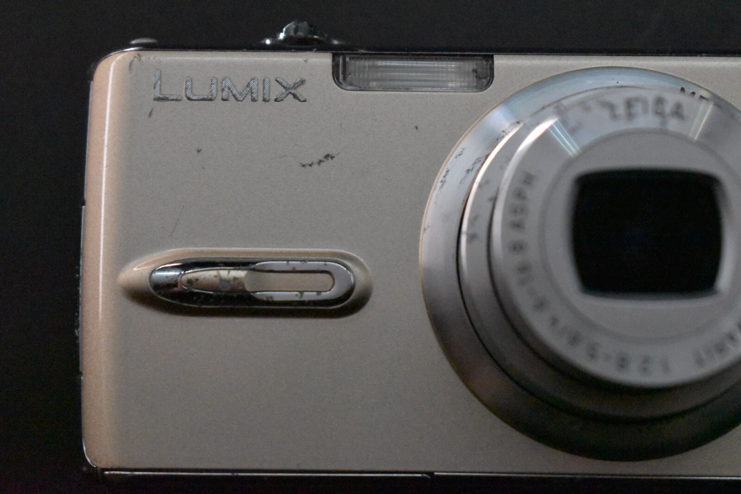 [1 Yr Warranty] Panasonic Lumix DMC-FX07 Compact Digital Camera 7.2MP Gold 6307