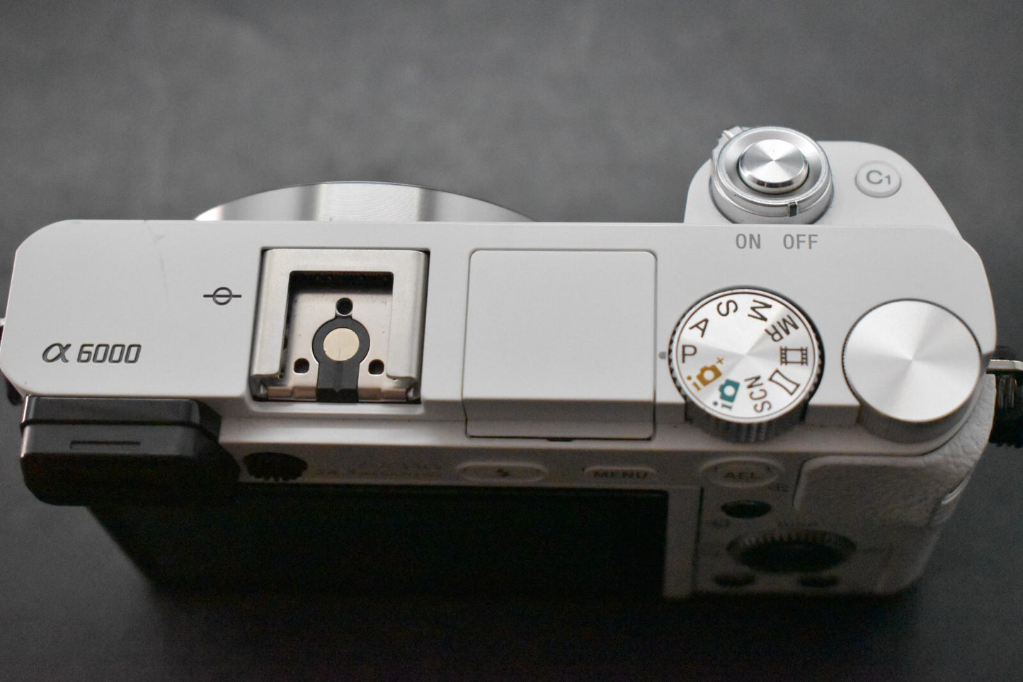 [1 Yr warranty] Sony alpha a6000 Digital Mirrorless Camera with Lens White 6603