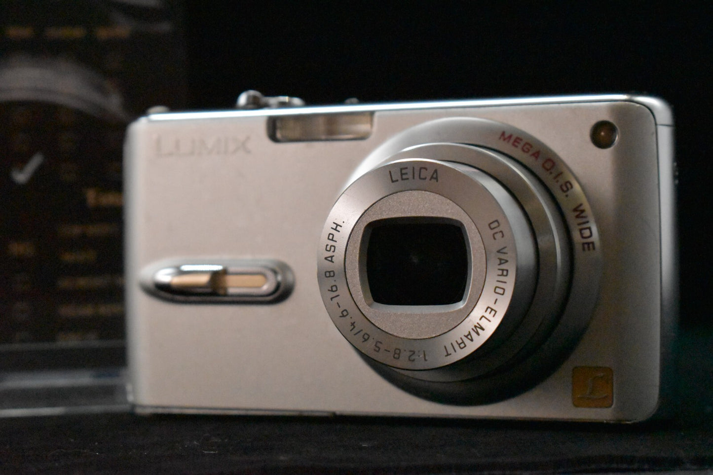 [1 Yr Warranty] Panasonic Lumix DMC-FX07 Compact Digital Camera Silver 6408