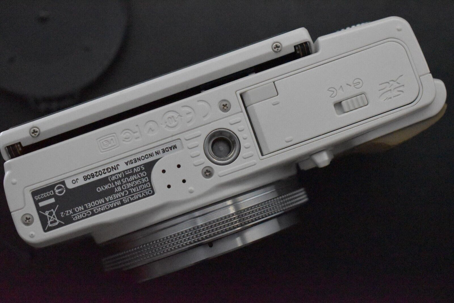 [1 Yr Warranty] Olympus STYLUS XZ-2 12.0MP Point Shoot Digital Camera White 5657