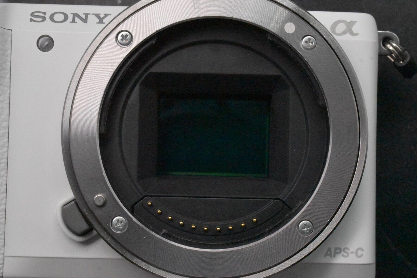 Sony Alpha a5100 Mirrorless White w/E 16-50mm Lens [Casi COMO NUEVO- SC...