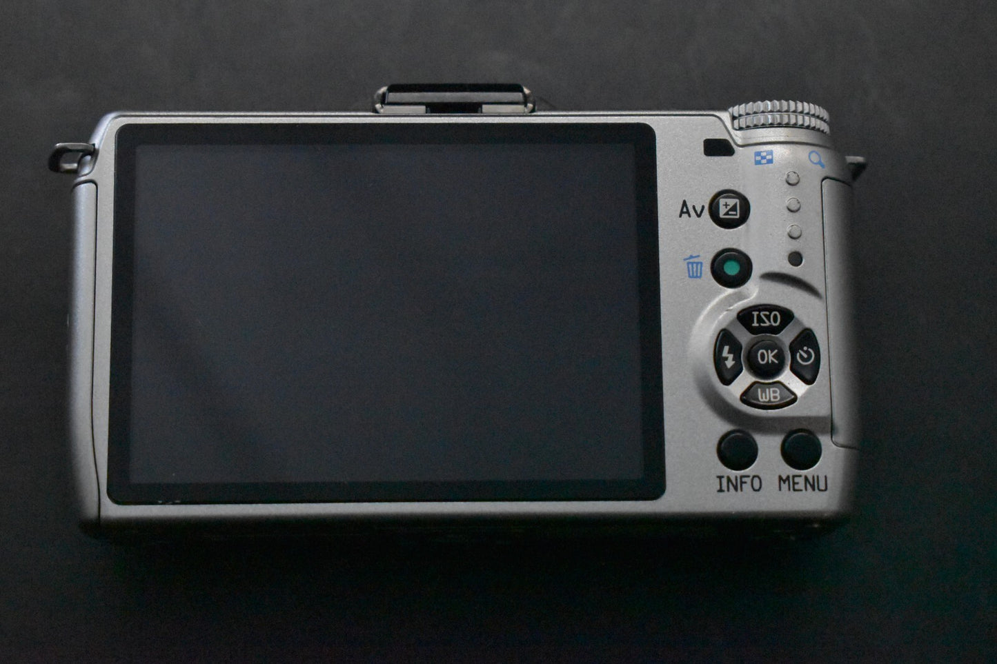 [1 Yr warranty] PENTAX Q10 Mirrorless Digital Camera Silver with Lens 6220