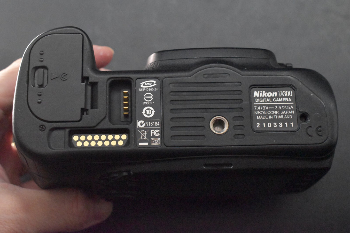 [1 Yr Warranty] Nikon D300 12.3MP Digital SLR Camera Body From Japan 6329