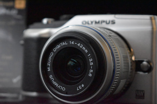 [1 Yr Warranty] Olympus PEN E-PL2 Digital Camera Body with Lens Silver 6075