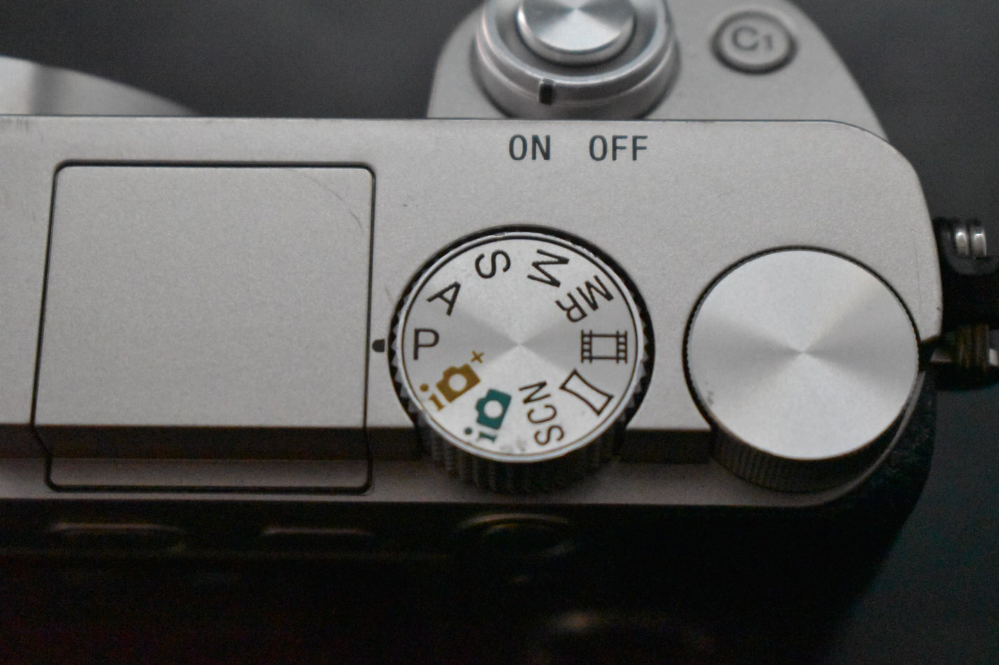 [1 Yr warranty] Sony a6000 Digital Mirrorless Camera with Lens Silver 6620