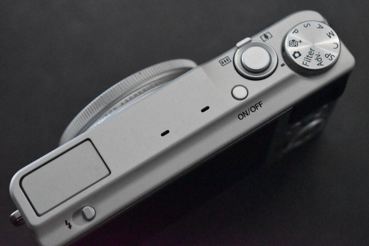 [1 Yr warranty] Fujifilm XQ1 Compact Digital Camera Point and Shoot Silver 5706