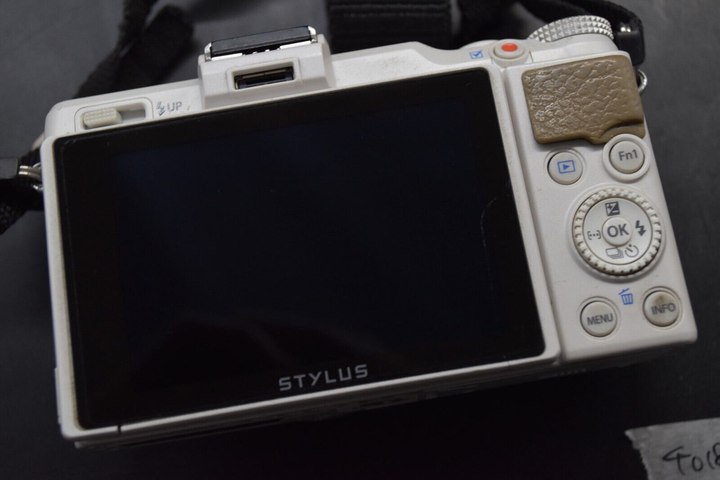 OLYMPUS STYLUS XZ-2 12.0MP White DIGITAL CAMERA From JAPAN 【NEAR MINT】 4018