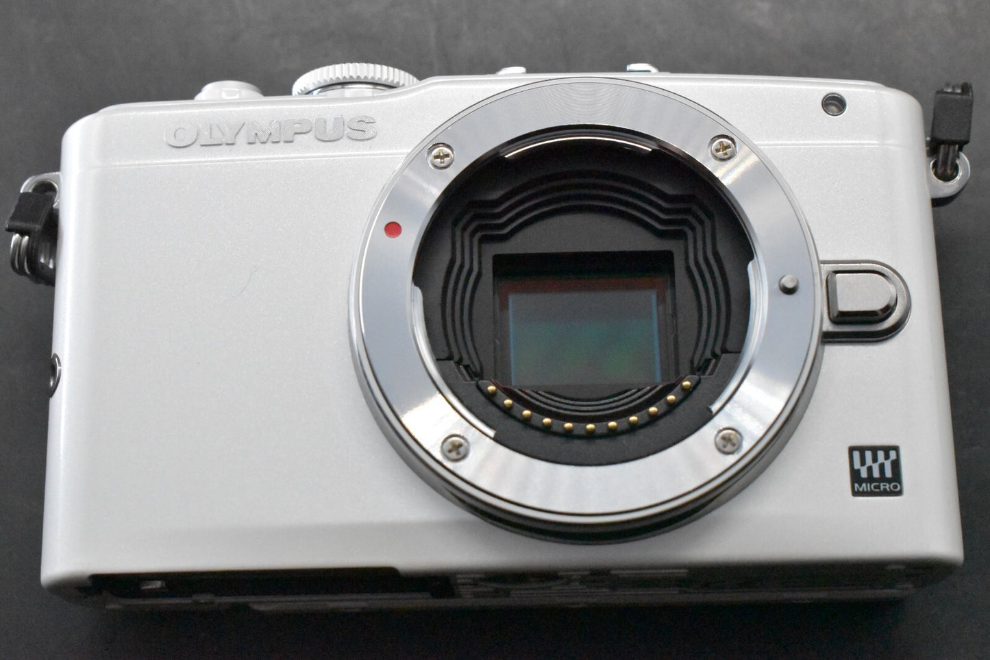 [1 Yr Warranty] Olympus Pen Lite E-PL6 16.0MP Body White with Lens 6505