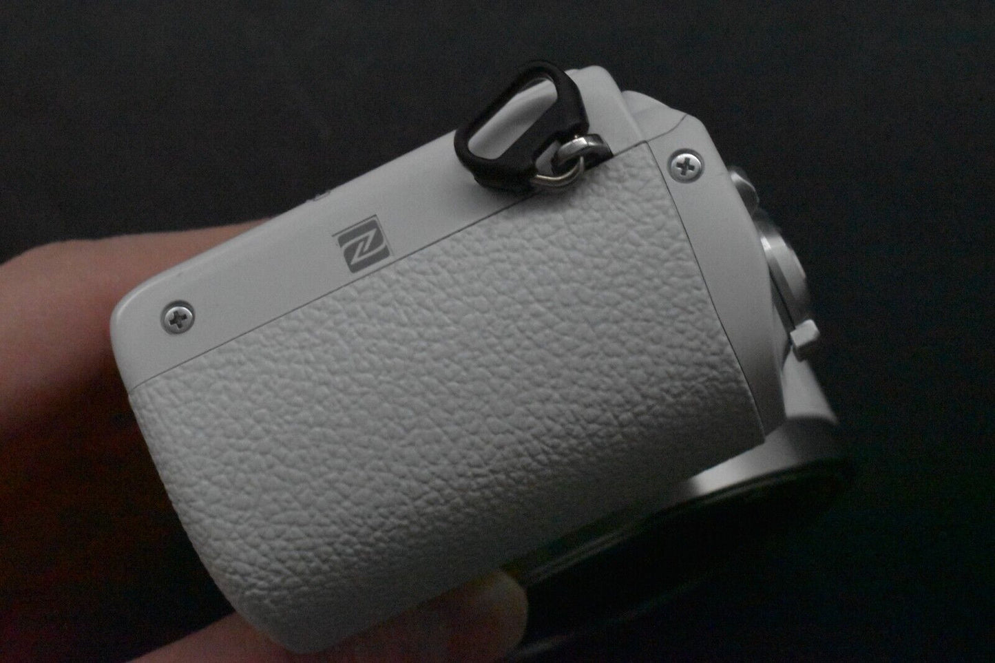 Sony Alpha a5100 Mirrorless White w/E 16-50mm Lens [Casi COMO NUEVO- SC...