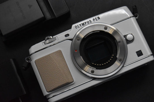 Olympus PEN E-P5 White Body  From JAPAN 【ALMOST MINT SC 534】 #2971