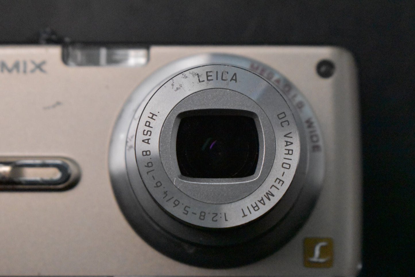 [1 Yr Warranty] Panasonic Lumix DMC-FX07 Compact Digital Camera 7.2MP Gold 6307