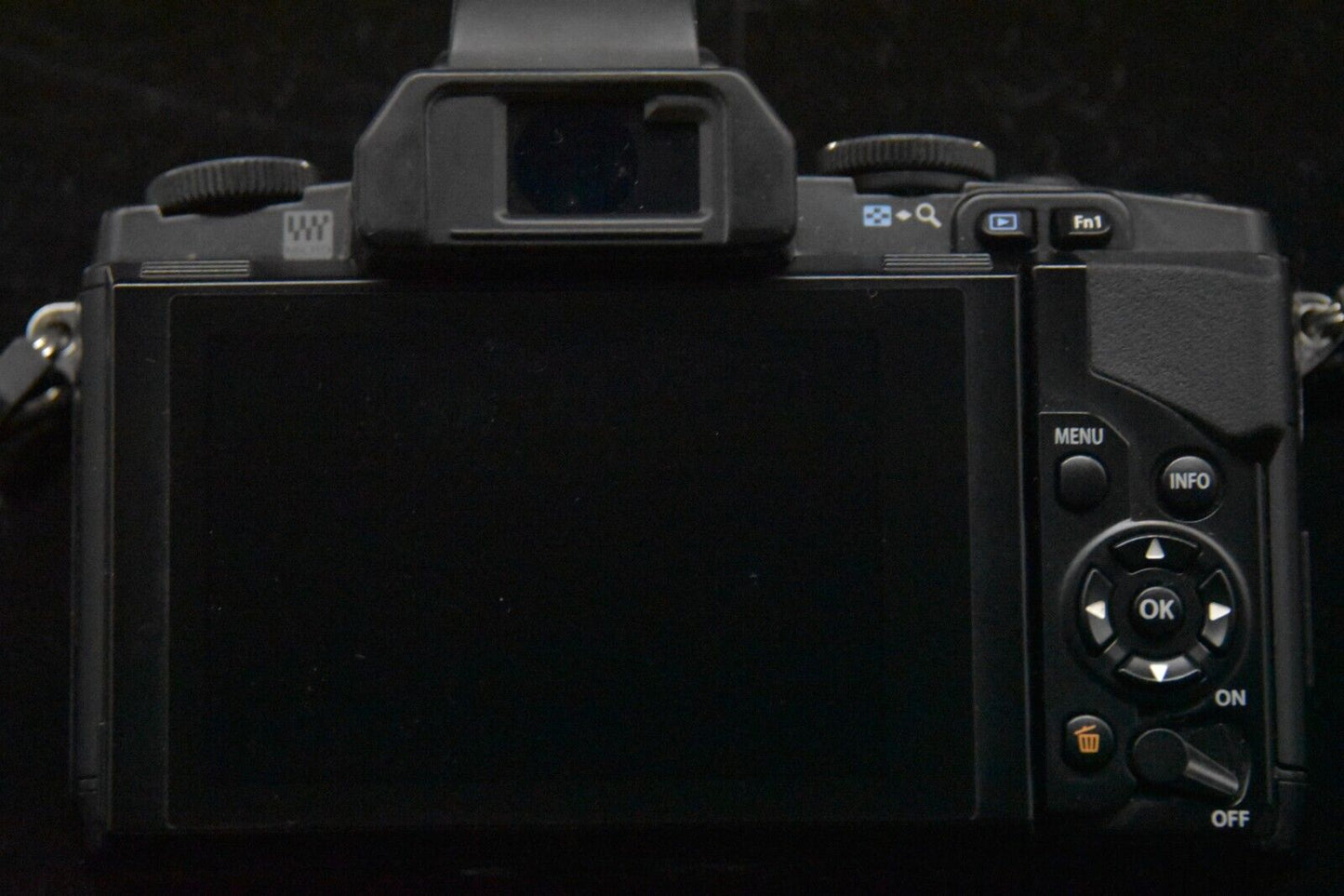 [1 Yr Warranty] Olympus OMD E-M5 Mirrorless Digital Camera with Lens Silver 5830