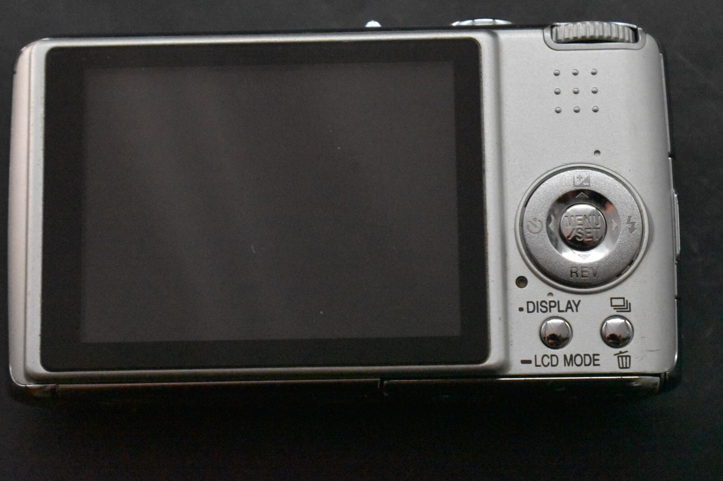 [1 Yr Warranty] Panasonic Lumix DMC-FX07 Compact Digital Camera Silver 6408