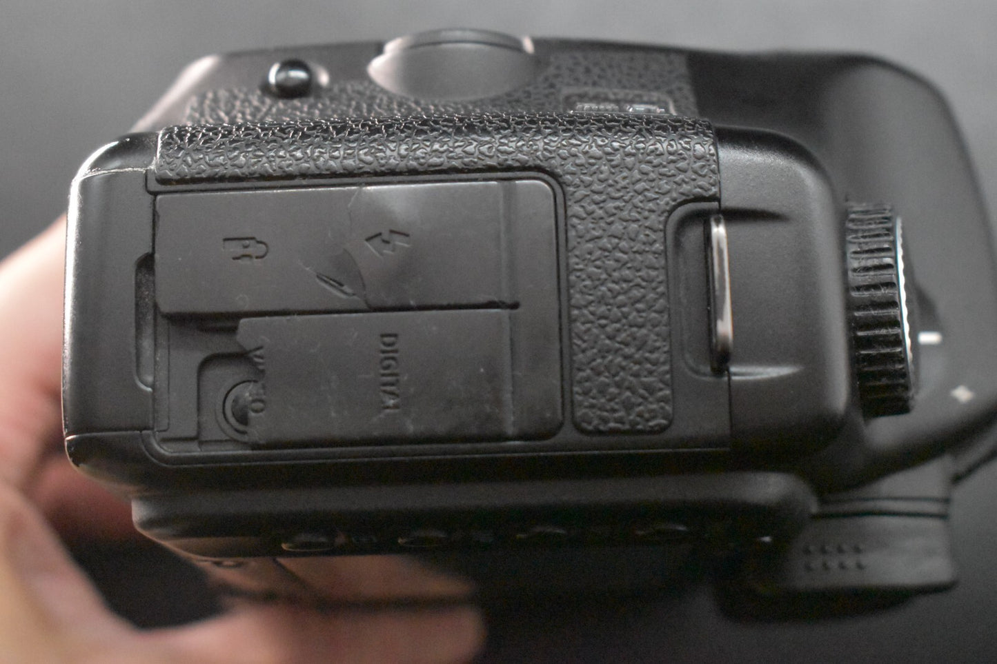[1 Yr Warranty] Canon EOS 5D Digital SLR Full Frame Camera Body Only 6576