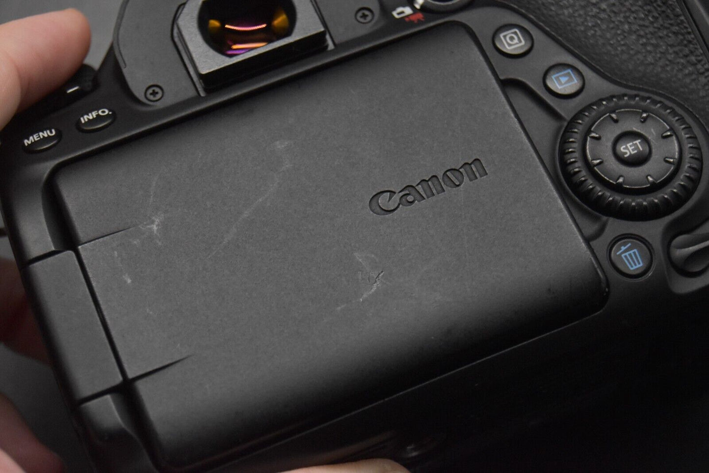 Canon EOS 80D digitale 24,2-MP-Spiegelreflexkamera Gehäuse 【NEUWERTIG- SC 328...