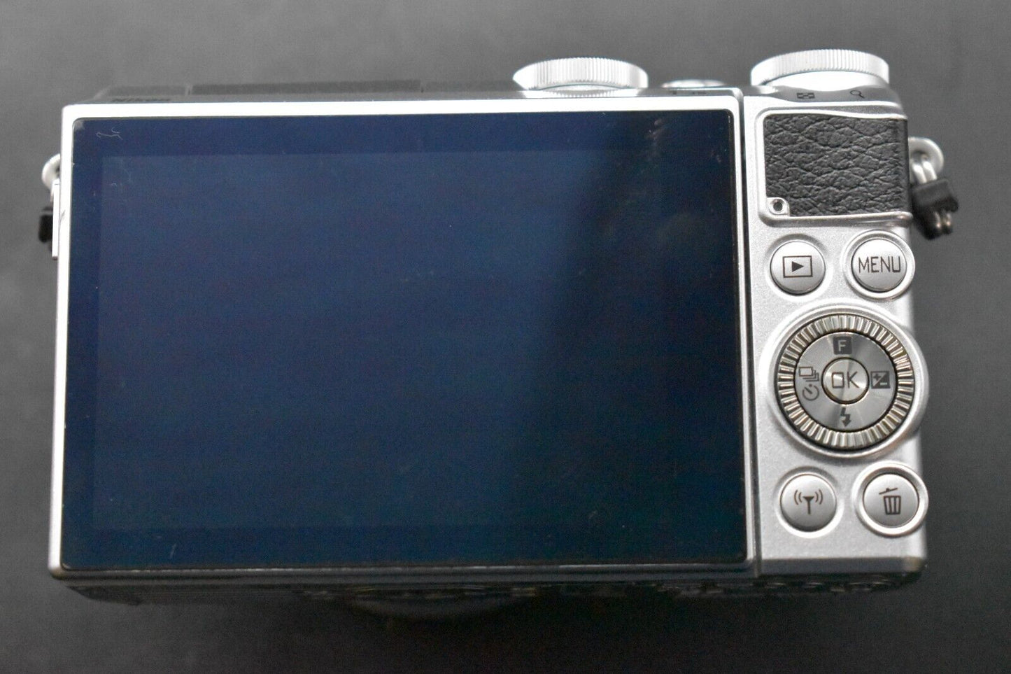 Nikon 1 J5 DSLR Mirrorless Digital Camera with Lens Silver [MINT- SC 1069] 5389
