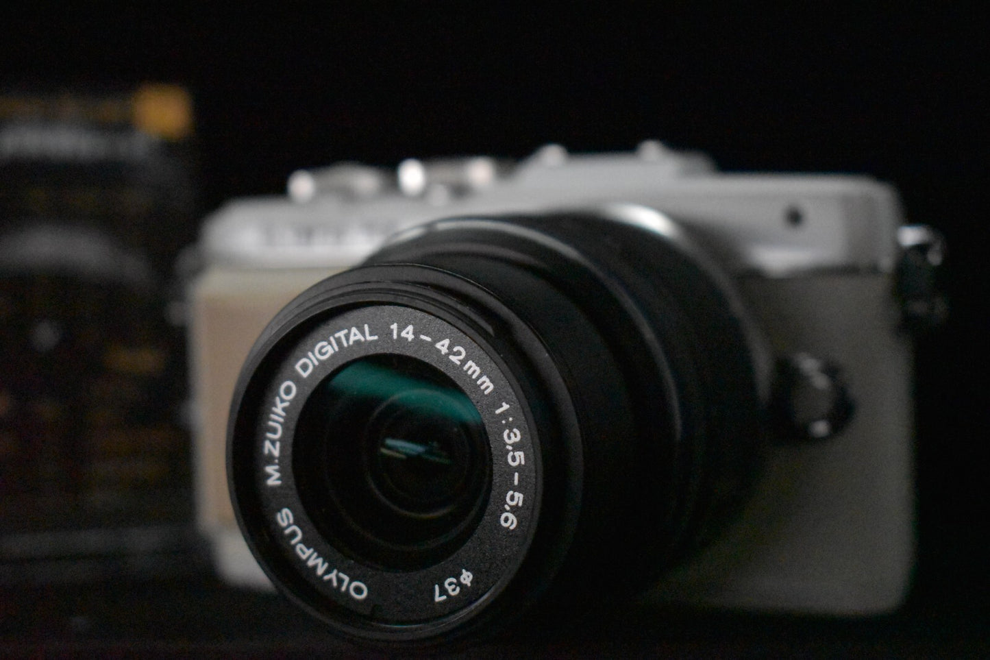 [1 Yr Warranty] Olympus PEN E-PL7 Digital Camera White with 14-42mm Lens 6752