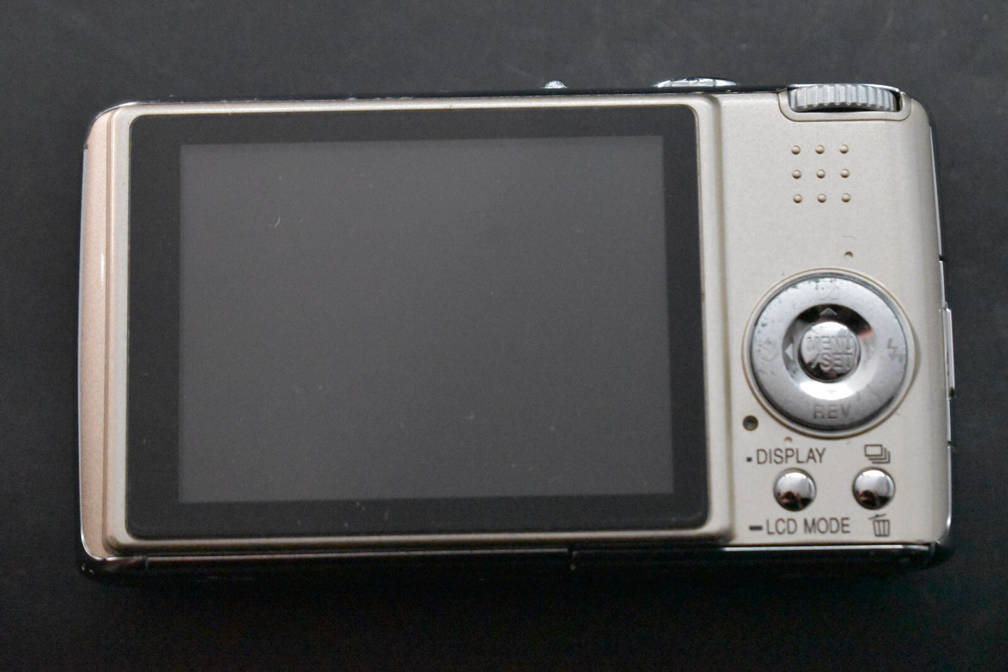[1 Yr Warranty] Panasonic Lumix DMC-FX07 Compact Digital Camera 7.2MP Gold 6307
