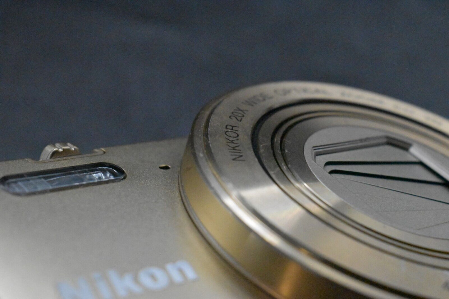 Nikon COOLPIX S7000 oro 16,0 MP 20x fotocamera digitale compatta GIAPPONE [MI...