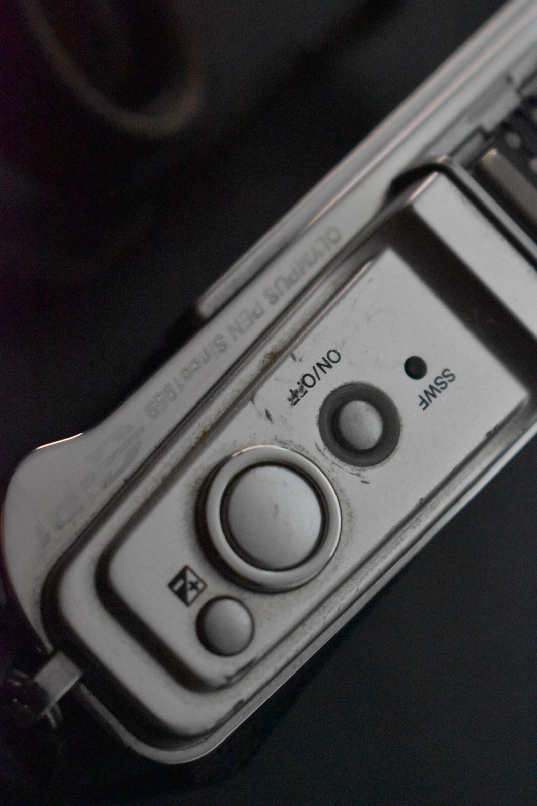 [1 Yr Warranty] Olympus Pen E-P1 Silver 12.3MP Digital Camera With Lens 6063