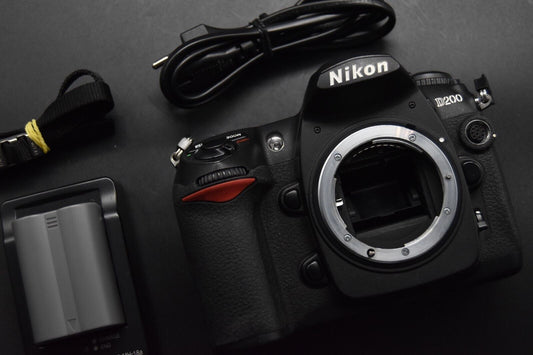 Nikon D200 10.2MP Digital SLR Camera Black Body Battery JAPAN 【MINT- SC 69537】