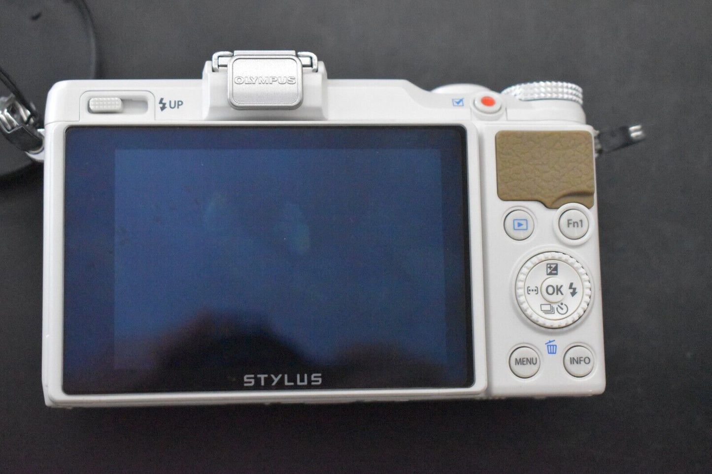 [1 Yr Warranty] Olympus STYLUS XZ-2 12.0MP Point Shoot Digital Camera White 5657
