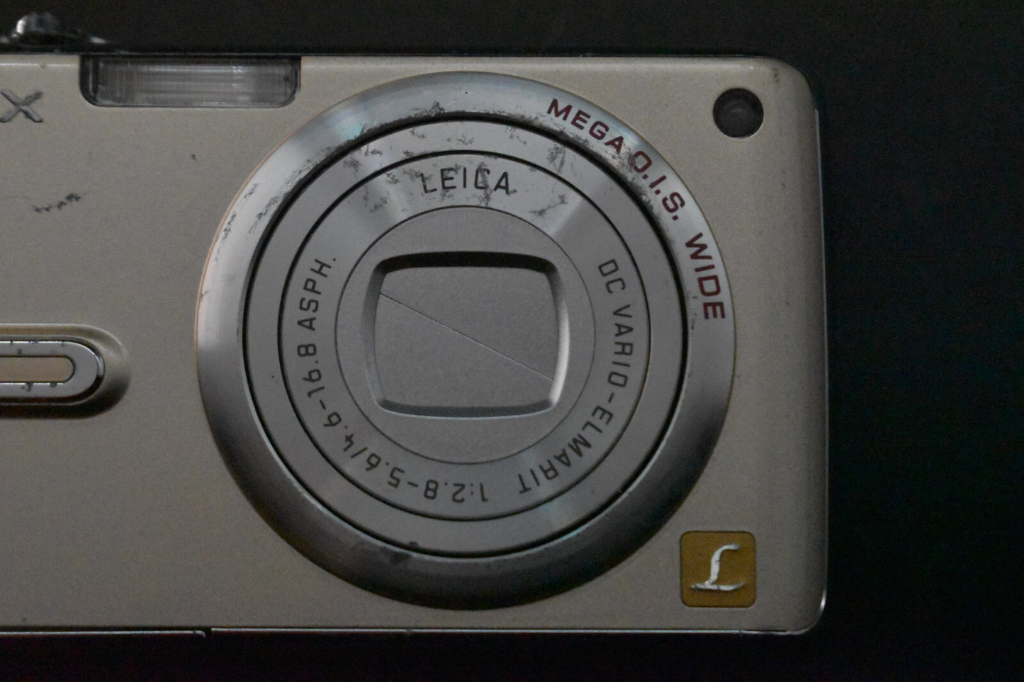 [1 Yr Warranty] Panasonic Lumix DMC-FX07 Compact Digital Camera 7.2MP Gold 6307