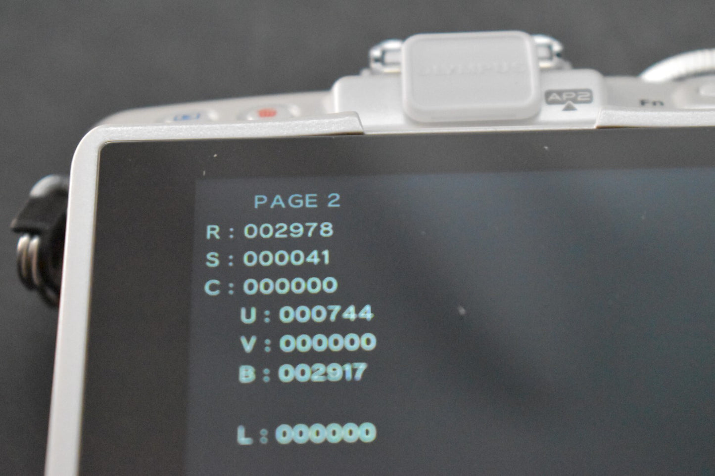 [1 Yr Warranty] Olympus Pen Lite E-PL6 16.0MP Body White with 2 Lenses 6140